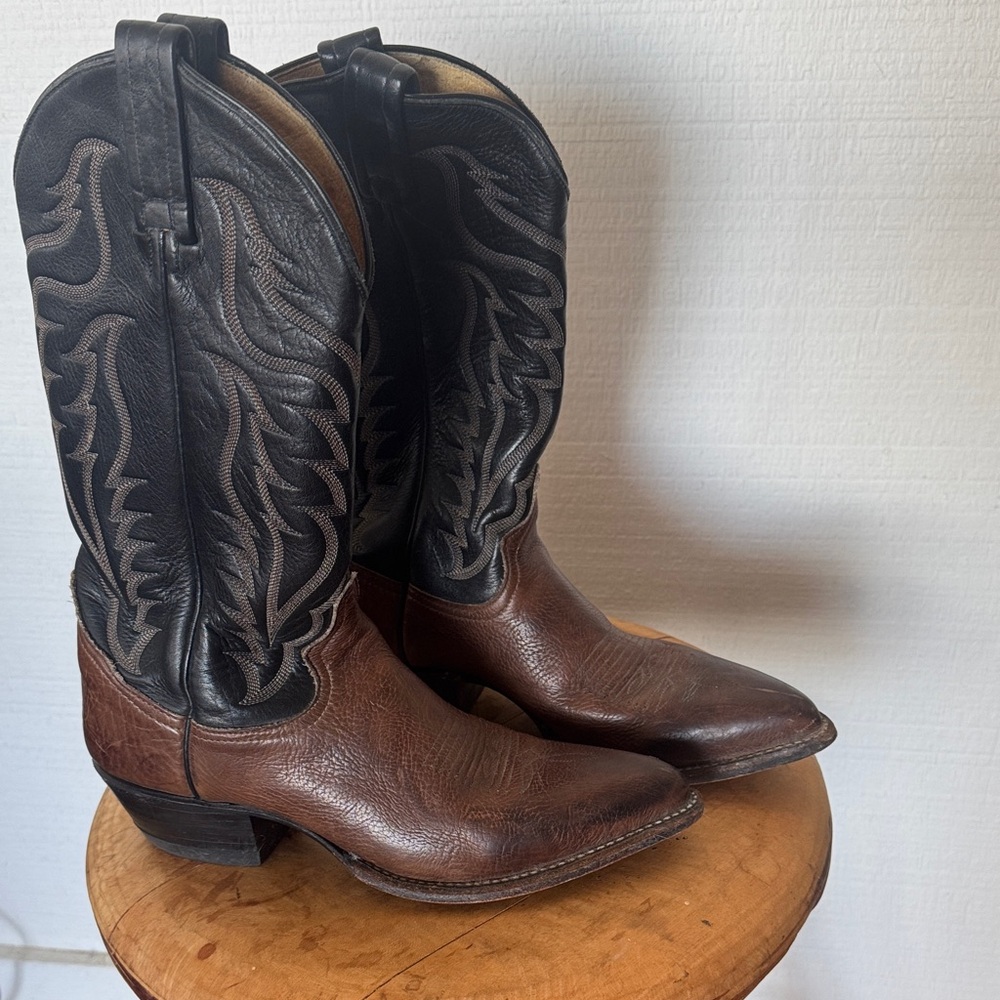 Tony Lama Two Tone Vintage Cowboy All Leather Cowboy Boots. Womens Size 8